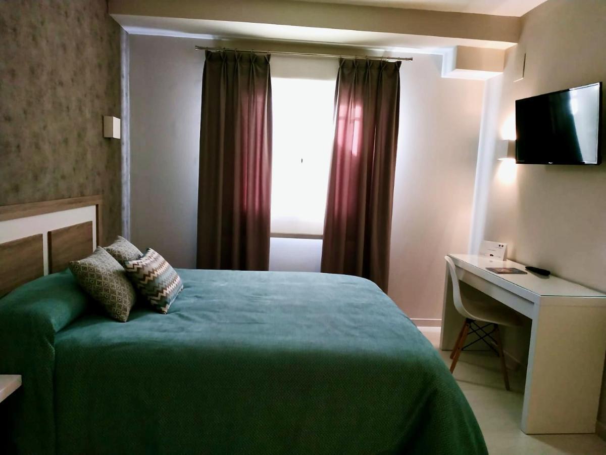Hotel Los Conejos Mora Luaran gambar
